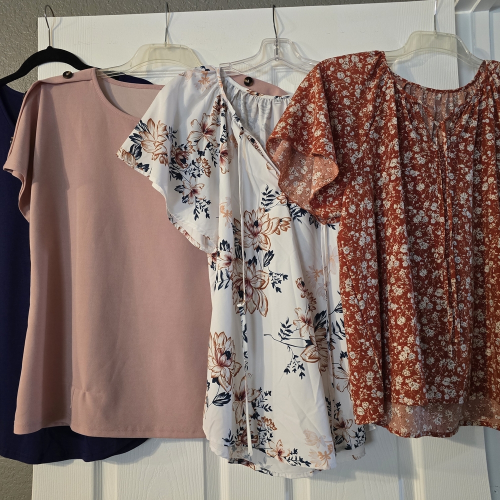 Floral and Solid Women's Tops Set